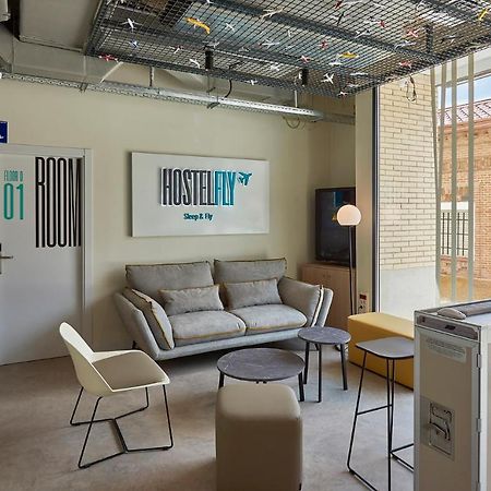 Hostelfly Мадрид Экстерьер фото