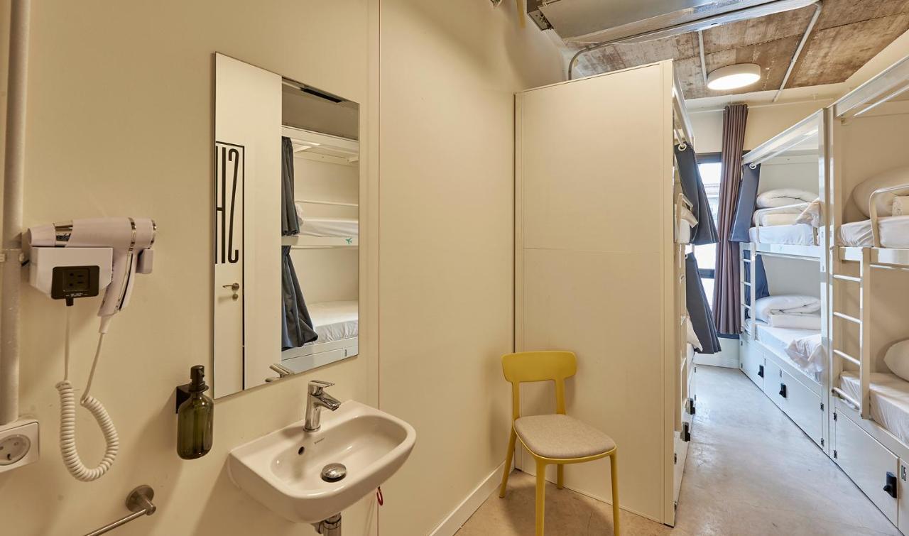 Hostelfly Мадрид Экстерьер фото