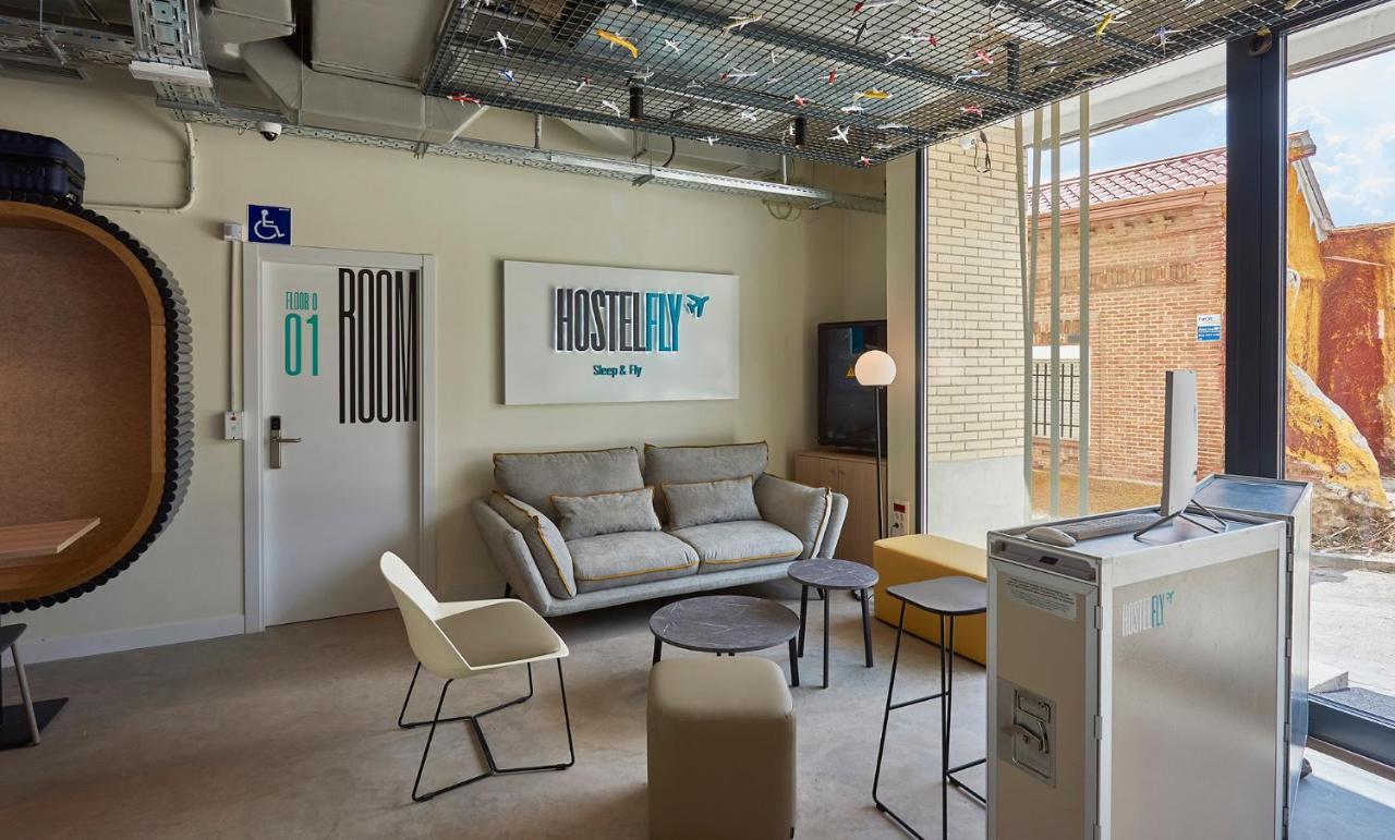 Hostelfly Мадрид Экстерьер фото